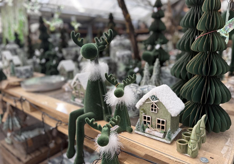 Winterwunderland Rentiere grün.jpeg